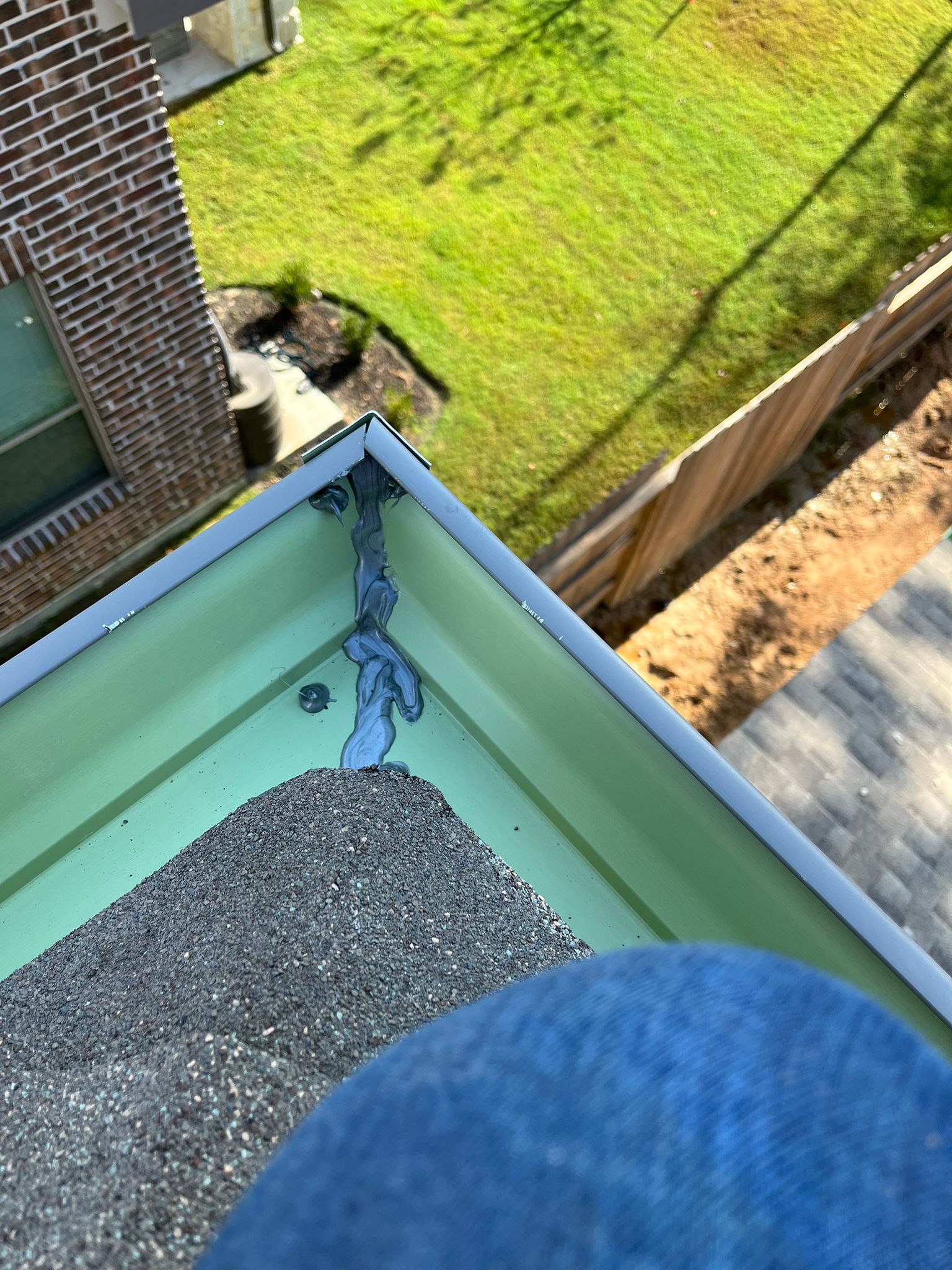 Internal Sealing of Gutter Miter